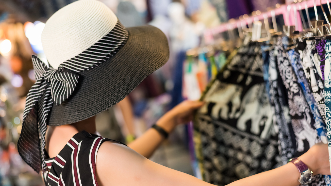4 Tips for Enhancing Your Shopping Experience While Traveling