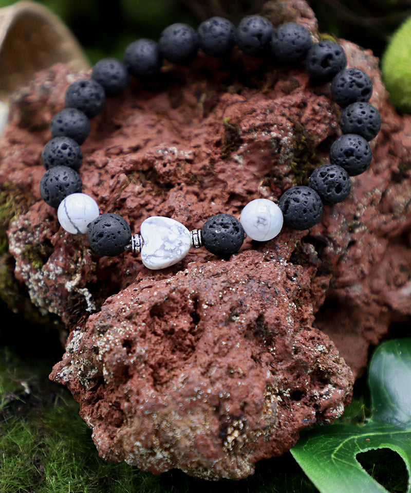Howlite and lava rock bracelet - Iceland Lava Rock Jewelry – 100% Made in Iceland – World Chic